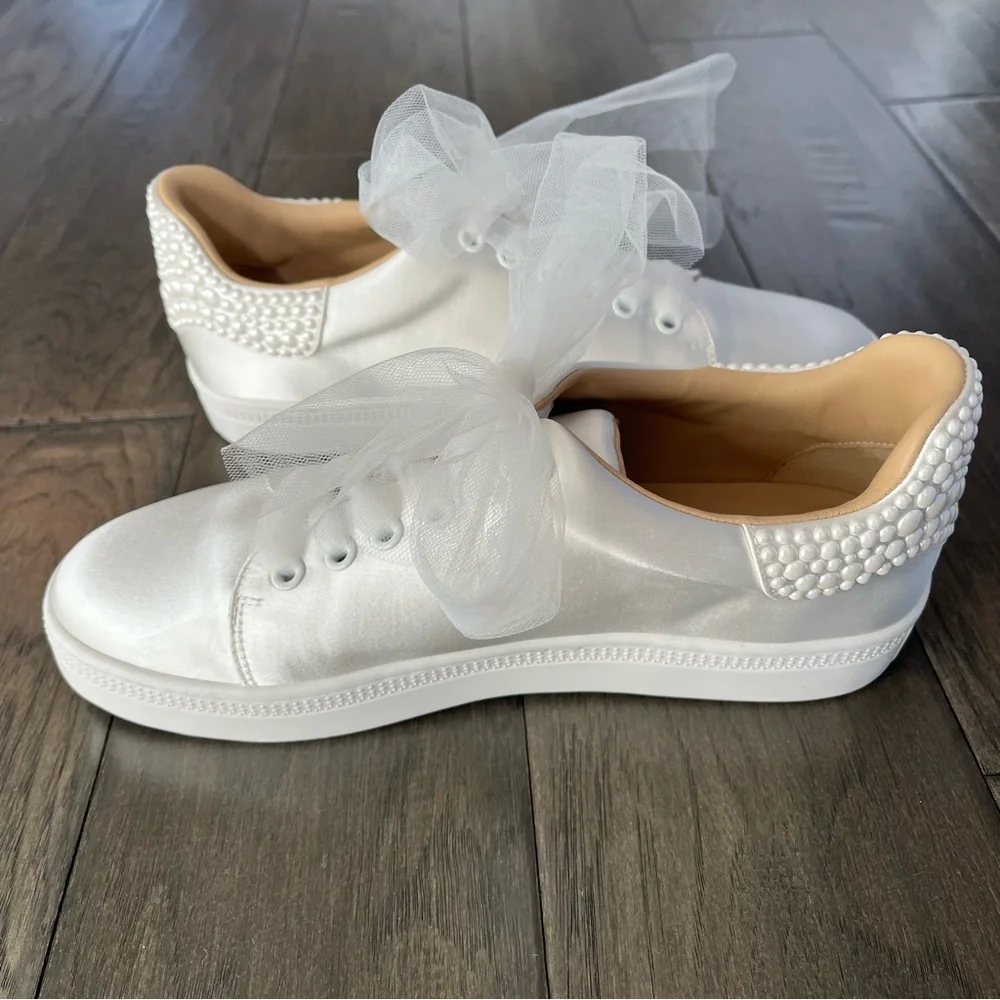 Badgley Mischka Bridal Pearl Bow Sneakers White Satin Wedding Shoes Size 8